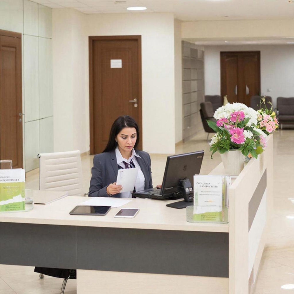 Секретарь современной организации