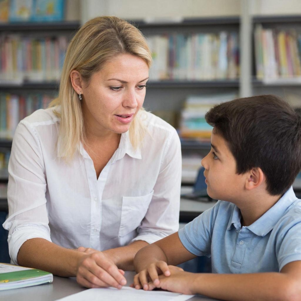 Специальное (дефектологическое) образование по профилю «Учитель-дефектолог» с дополнительной подготовкой в области альтернативной коммуникации